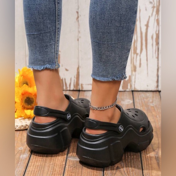 Extra Heightened Black Clog Sandals, Says 9-9.5 But They Run Big So It’s A Sz 10 - Picture 4 of 5